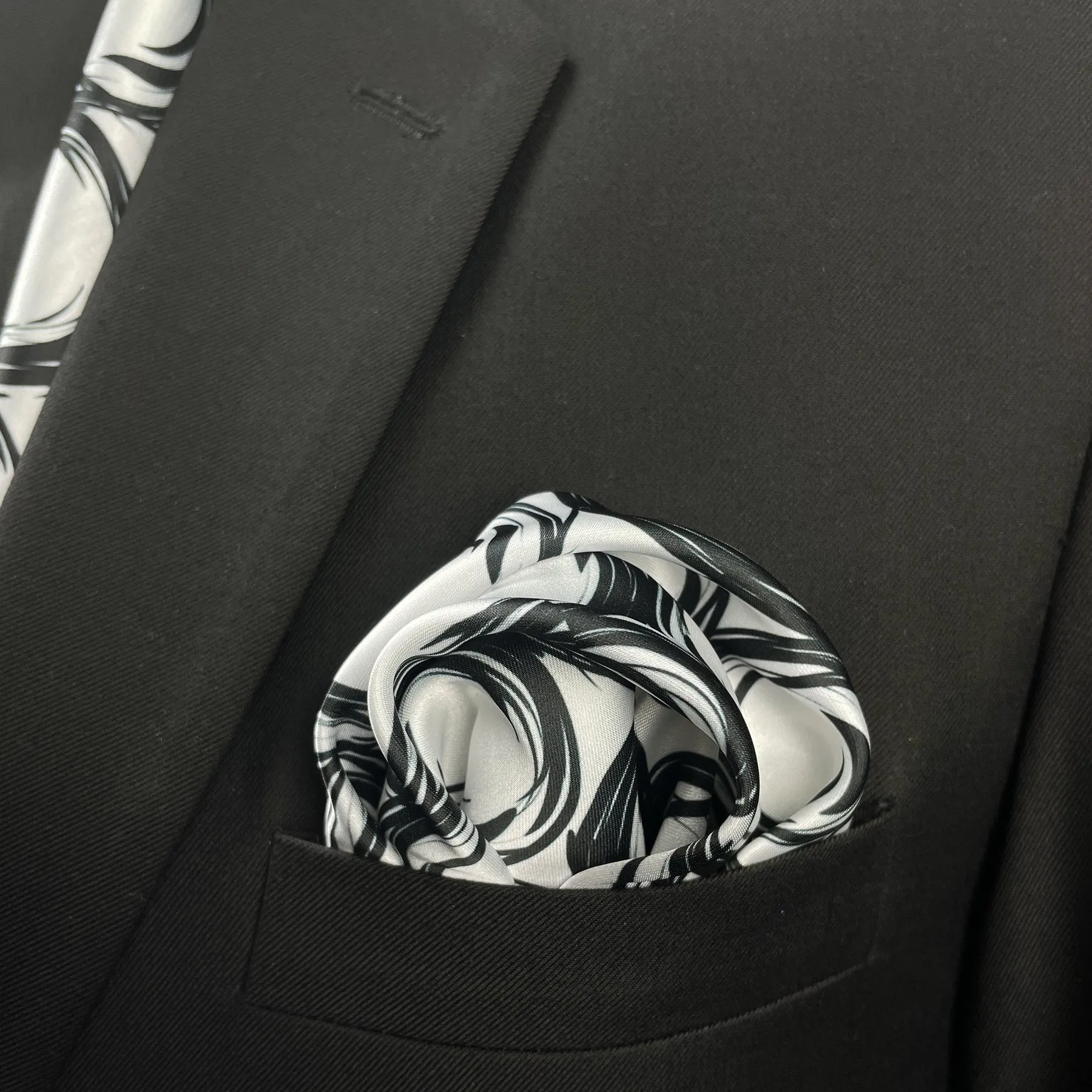 BLACK SPIRAL SILK SCARF & POCKET SQUARE SET