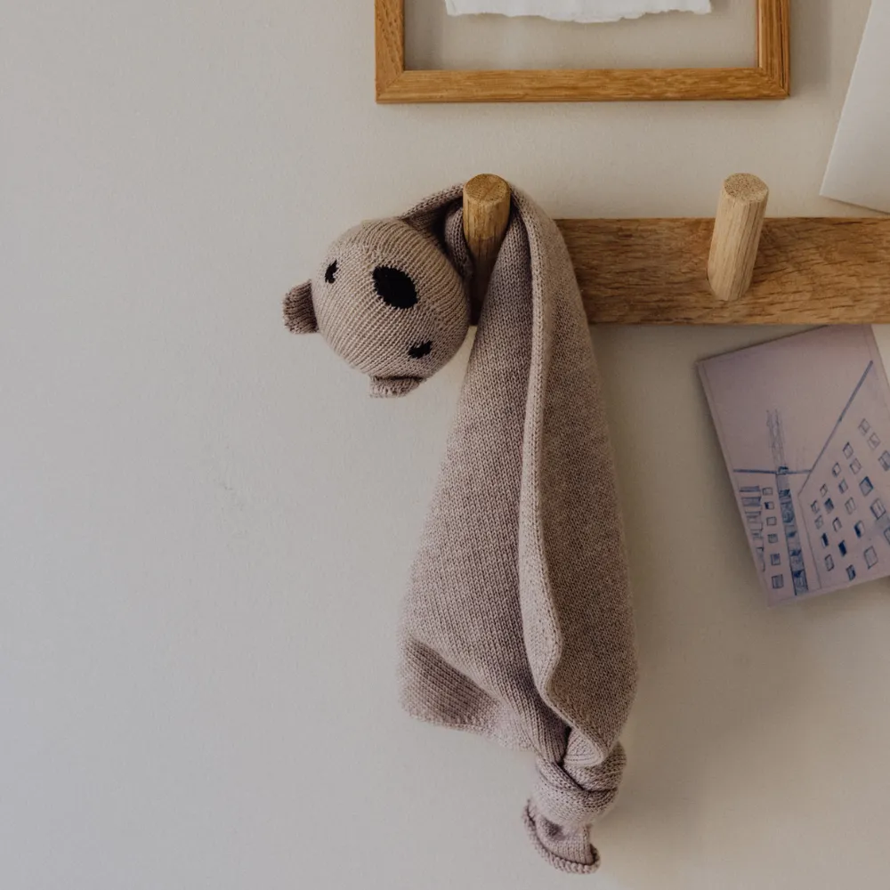 Hvid x Zoen Voor Gust - Cuddly teddy tokki - 100% Merino wool - Sesame