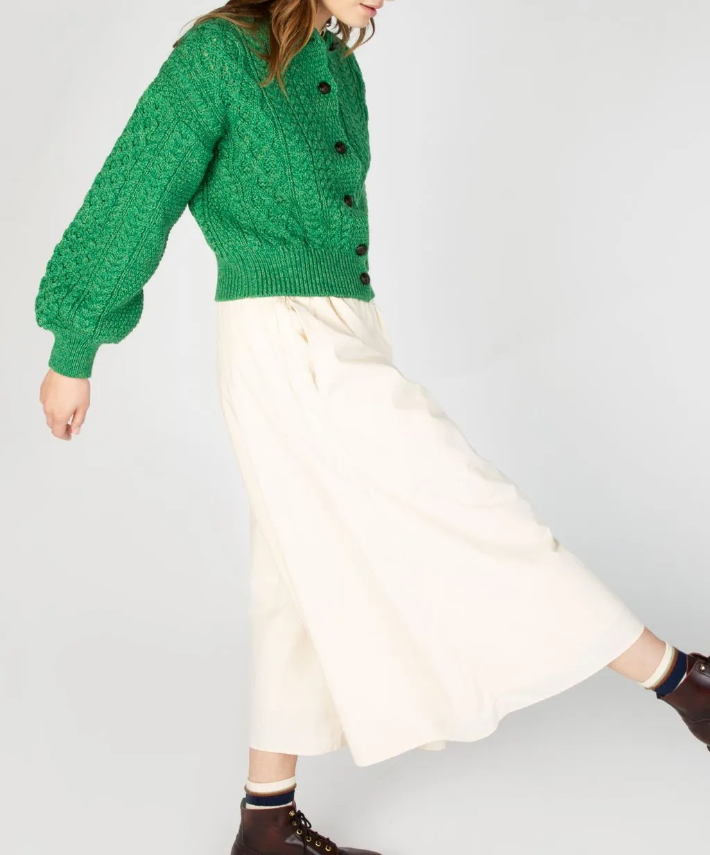 IRELANDS EYE CLOVER CROPPED CARDI - GREEN