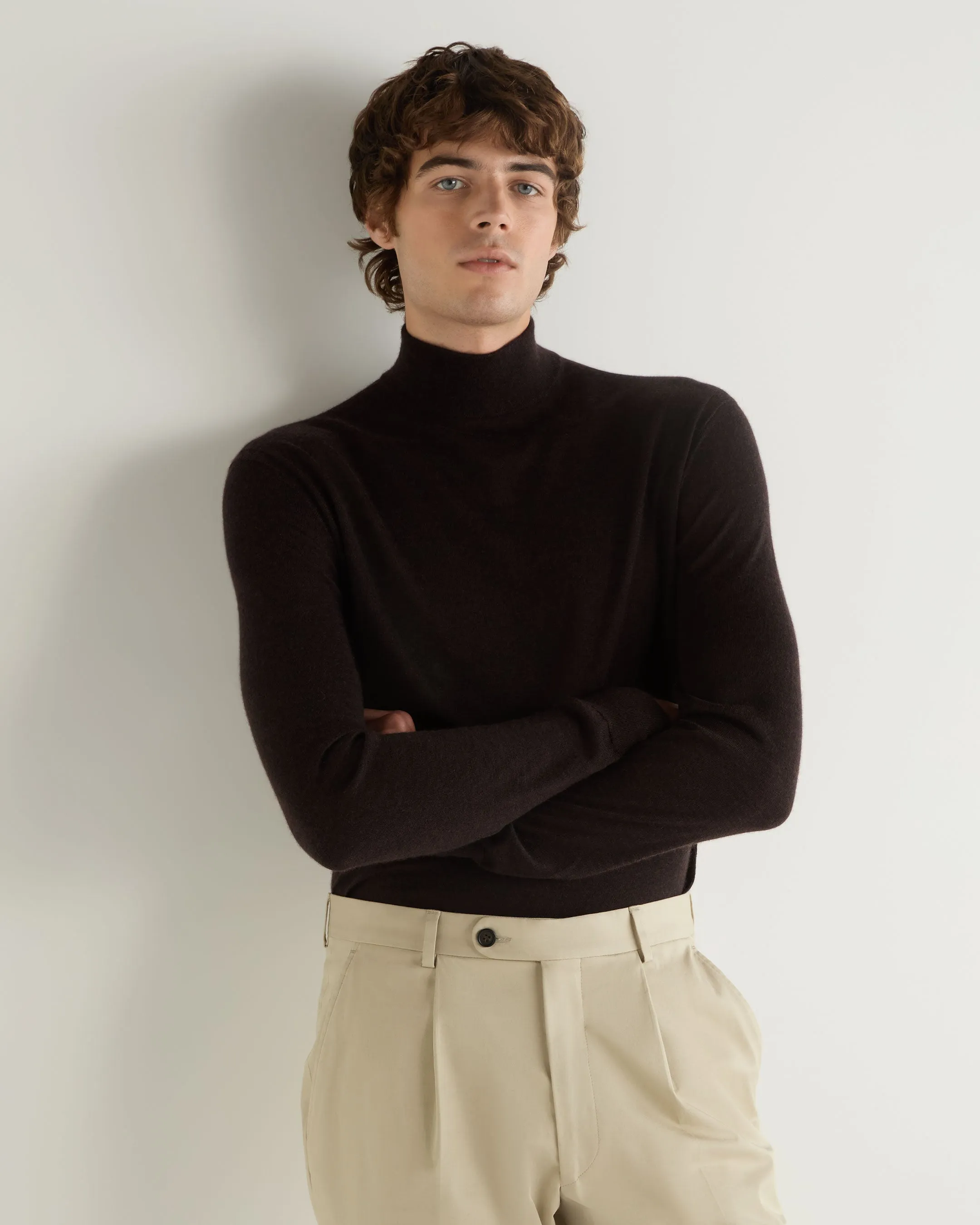 Men's Fine Gauge Cashmere Turtle Neck Sweater Chocolate Brown